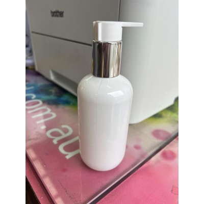 250mls Boston Bottle White With Lotion Pump